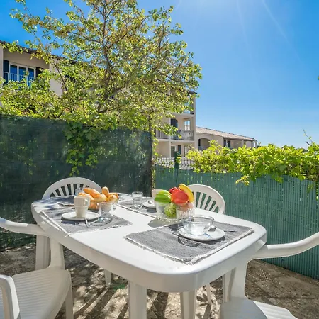 公寓 Les Aigues Marines-1 By Interhome *