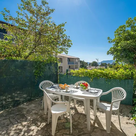 公寓 Les Aigues Marines-1 By Interhome *